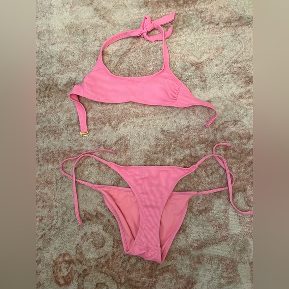 Pink bikini - Picture 1 of 2